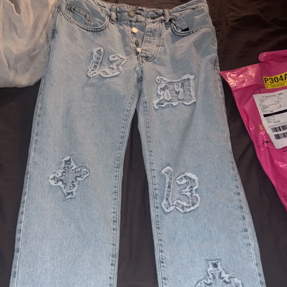 Jeans från boohooman helt nya o oanvända. Storlek 28. Säljes pågrund av att jag fick fel storlek.. Jeans & Byxor.