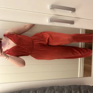 Byxdress - Byxdress, som aldrig är använd. Storlek 34, men väldigt stretchig!  Köparen står för frakten🥰