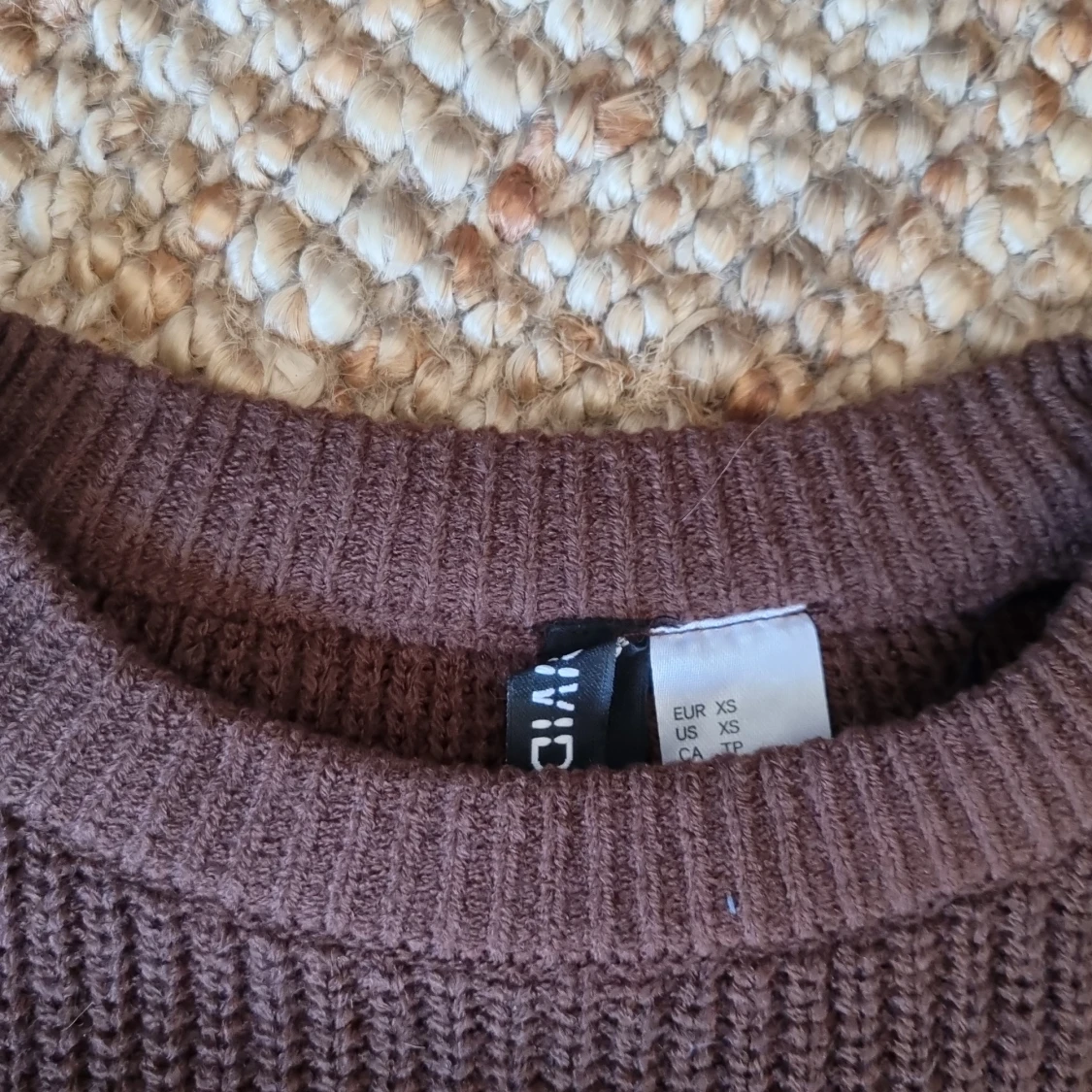 Stickad tröja. Strl. Xs  - 90