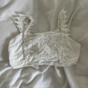 Linnea - Så fin kort topp perfekt till sommaren i fint skick