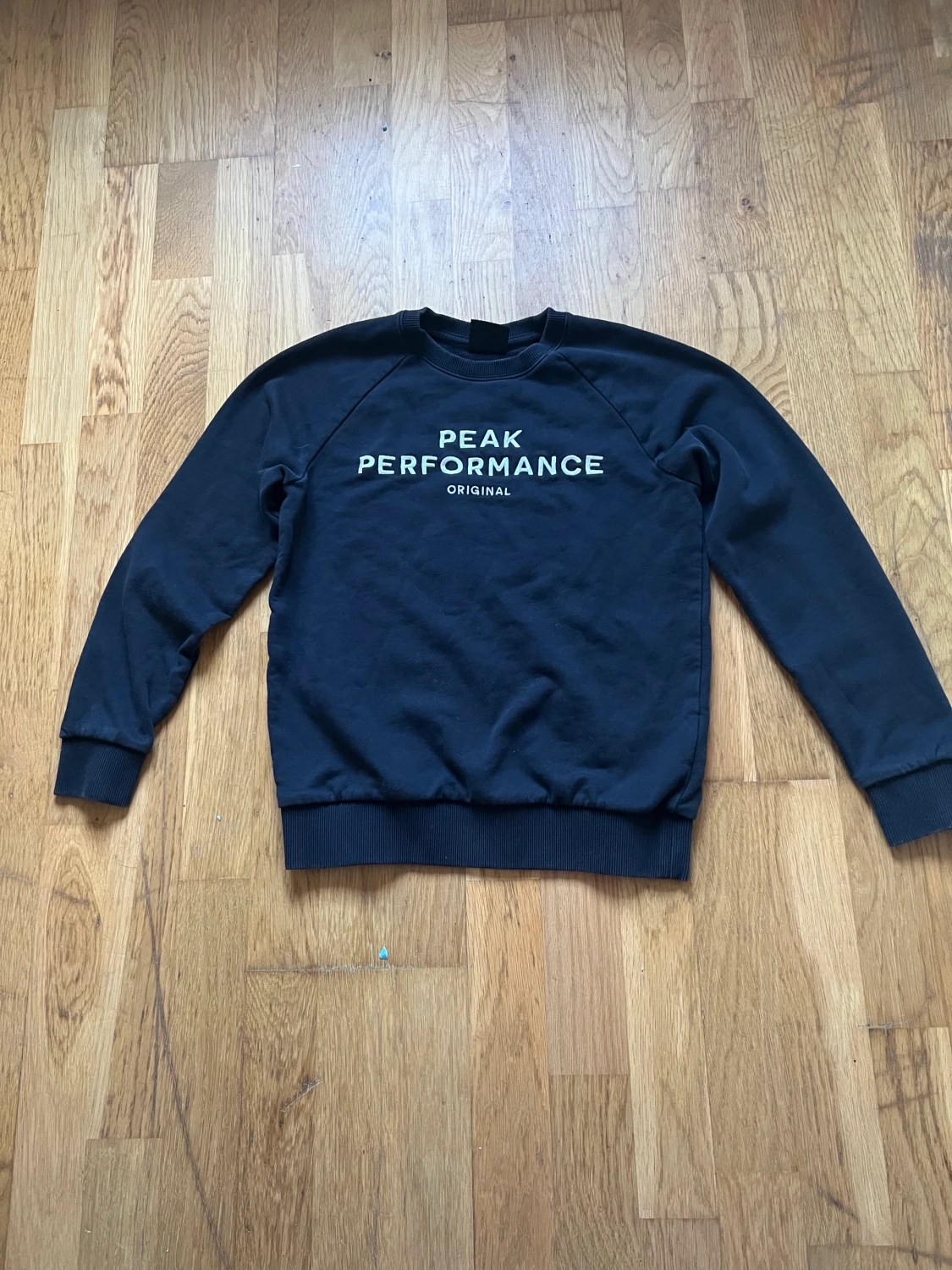 Peak performance sweatshirt