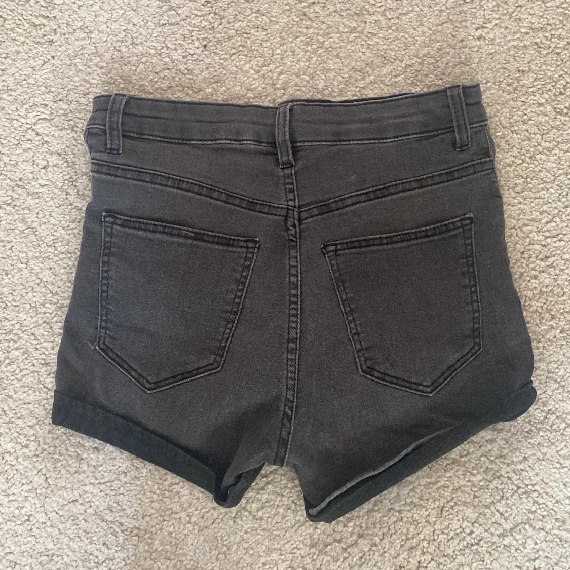 mörkgråa shorts 💘 - 90