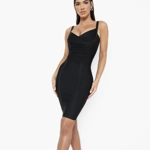 Svart bodycon dress - Jättefin bodycon klänning. Aldrig använt pga den var för liten.