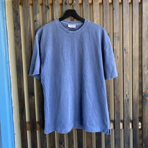 These Glory Days T-shirt  - Blå T-shirt från These Glory Days i storlek oversize M. Pris: 99kr. 