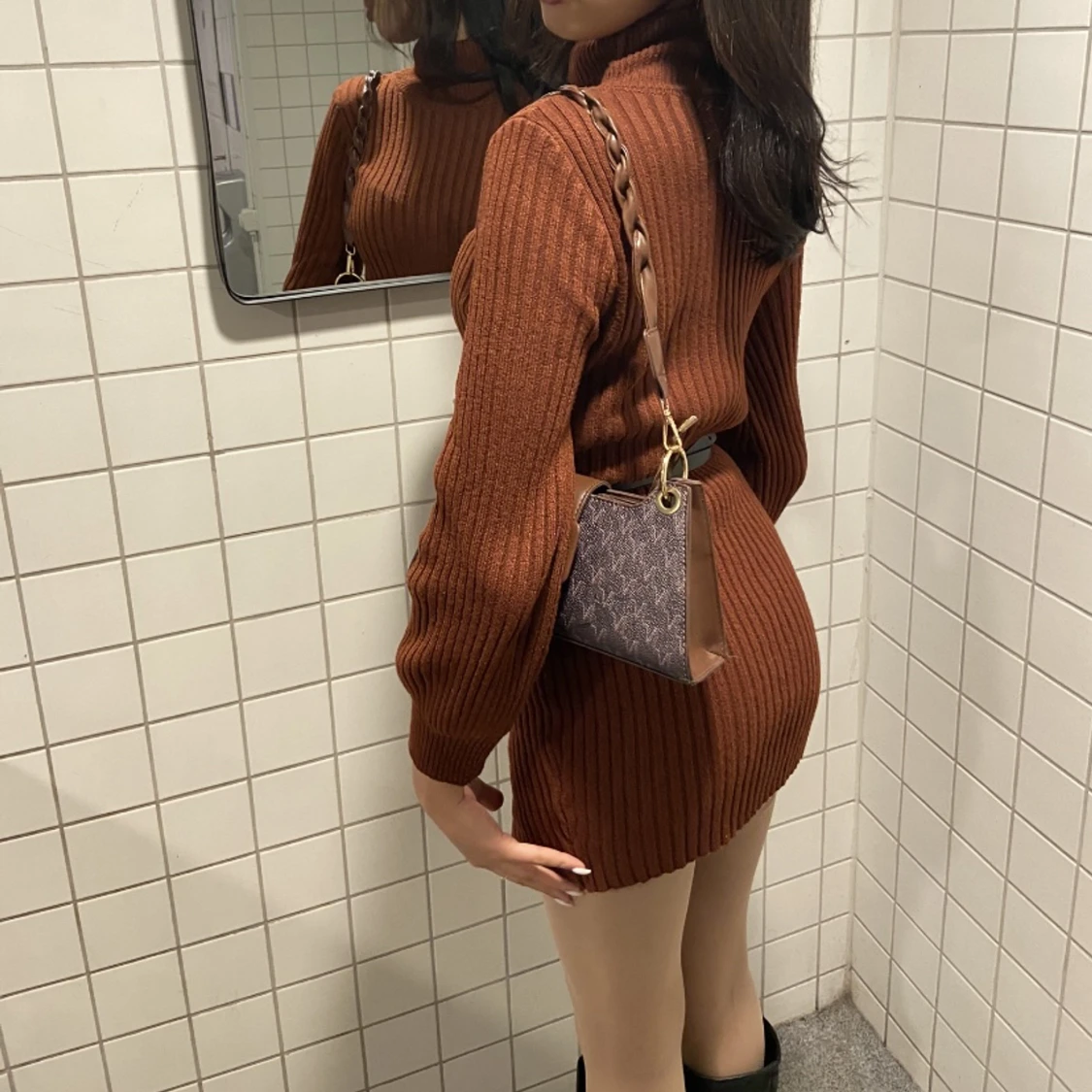 Brun ribbad klänning  - 90