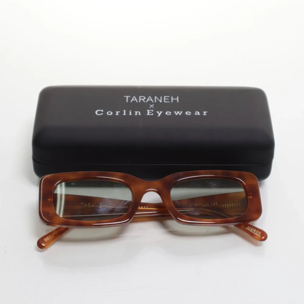 Superfina solglasögon från corlin eyewear x TARANEH, färg SUNSET GREEN. Köparen står för frakten 66kr spårbar . Övrigt.
