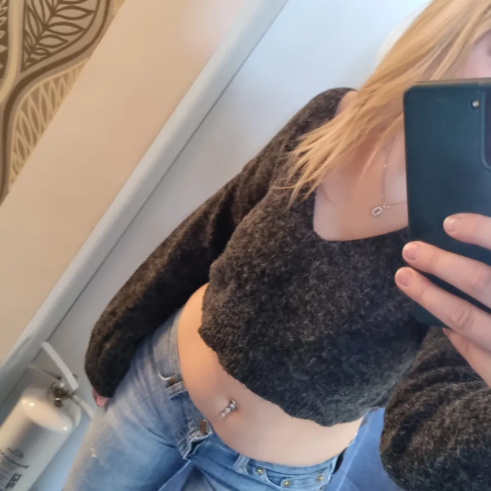 Stickad croptop från NAKD i strl S. Bra skick. Köparen står för frakt. . Stickat.