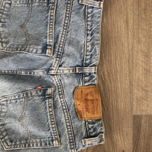 Levis jeans - 11 i storlek, skulle säga att dom passar som en M eller 40.