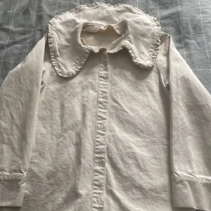 Cute jacket for spring!  - I bought it from H&M for 100kr and I’m selling it for 75kr. I wore it ones but didn’t like it because it’s not my style and I didn’t want to throw it away. Contact me if ur interested!!🙇🏻‍♀️