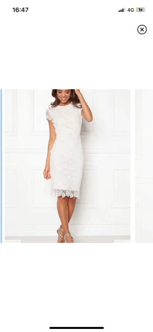 Vit klänning - En vit klänning ifrån bubbleroom i storlek 38.  Använd en gång och är i jättefint skick. 