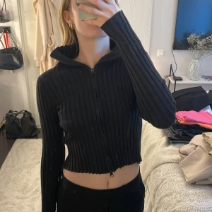 Tröja - Tröja med dragkedja från nakd 💕