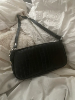 Svart väska  - En svart basic väska från shein! 