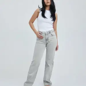 Ett par jeans från BIKBOK,använda en gång och dom är i storlek 38. Dom kostar 700kr nya o priset går att sänka om de e snabb affär 