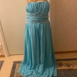 Festklänning  - Superfin festklänning  Använd en gång