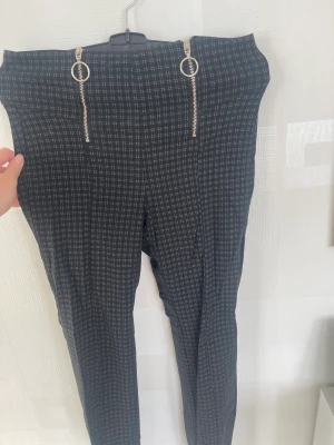Tights  - Hej säljer nu ett par tights från newyorker storlek S