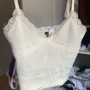 H&M tröja - Cream vit, storlek xxs. Original pris 100kr