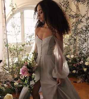 Klänning Bellora Ida Lanto - Jag söker en klänning av Ida Lanto från kollektionen med Nelly x Ida Lanto, klänningen Bellora. Söker den i stl 36,38, 40 och 42. Är intresserad av att köpa klänning och diskuterar gärna pris om du är intreserad av att sälja. Mvh maria