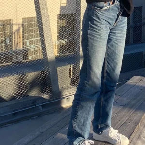 Zara Jeans - Säljer ett par helt nya zara jeans❤️ inga skador finns på jeansen❤️