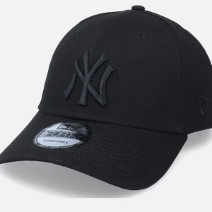 12 st kepsar  - 13 new era kepsar olika färger strl youth. Några aldrig använda några använda Max 4 ggr