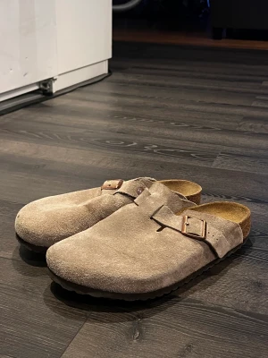 Birkenstock Slip-Ins - använda en gång ute väldigt bra 8/10 skick säljer för att dom va lite för stora