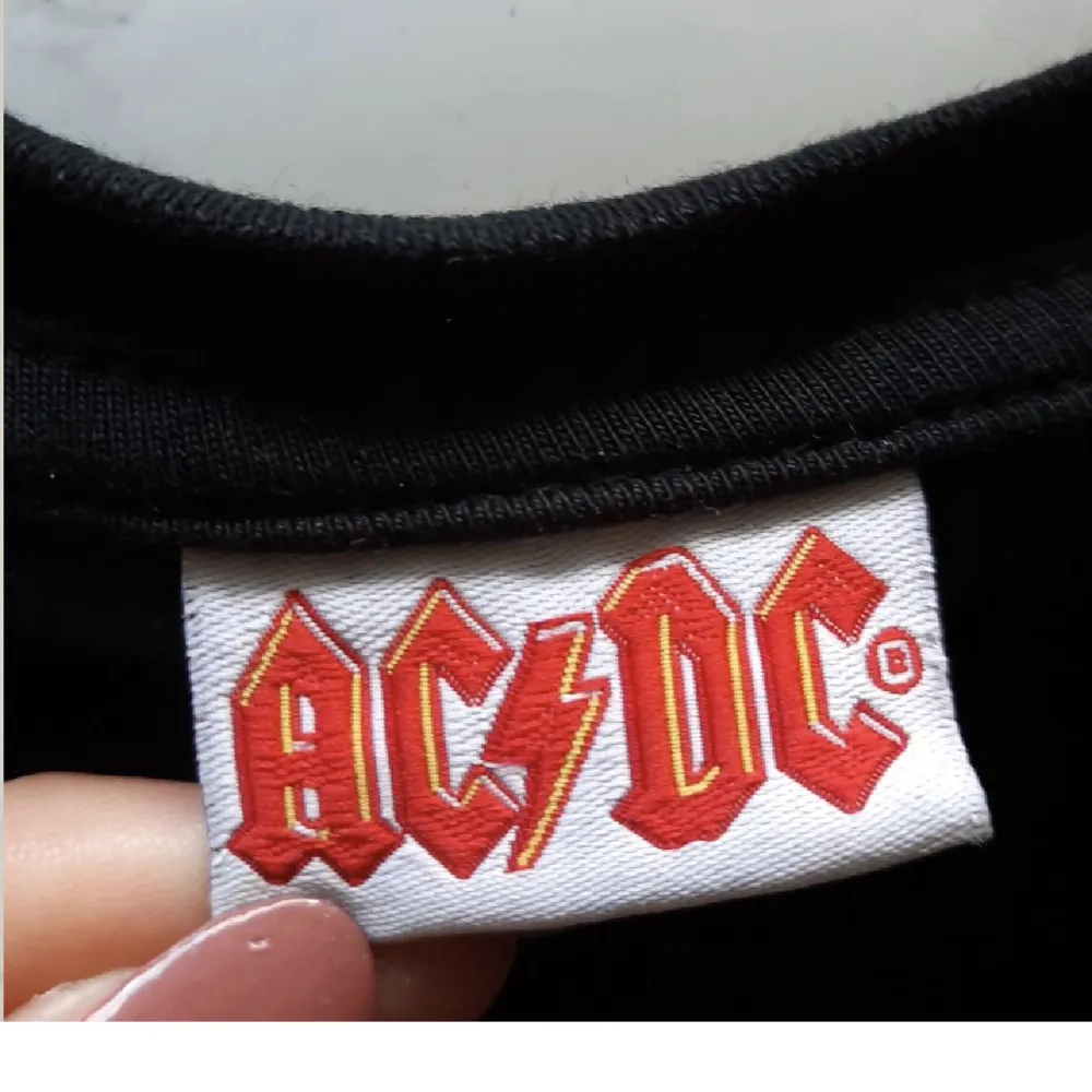 AC/DC merch för deras låt ”highway to hell”, bra kvalitet. Säljer eftersom jag inte lyssnar på dem. Kom privat för fler bilder och frågor 💕. T-shirts.