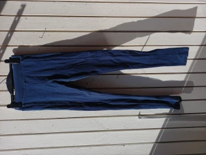 Blue cotton leggings - 95% cotton, 5% elastan. Length 95 cm. Waist width (unstretched) 29 cm. Thick but stretchy fabric.