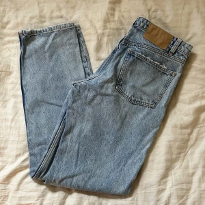 Midwaist zara jeans - Midwaist zara jeans, knappt använda 💞Pris är inklusive frakt. Storlek 40 men passar 36/38.