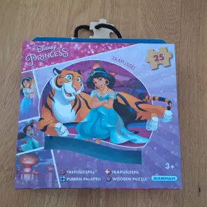 A beautiful disney princess puzzle for kids. 25 pieces
