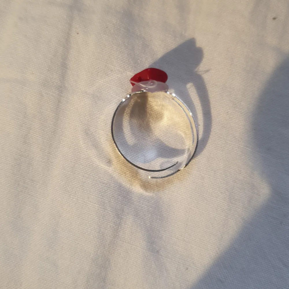 Nu säljer jag min ring som är i bra skik och den är oandvend . Övrigt.