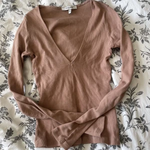 Chiquelle tröja  - Säljer en jättefin rosa tajt tröja från chiquelle. Ger en jättefin form. Strl XS 