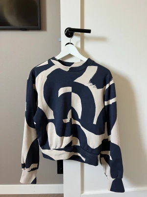 Tröja - Mönstrad tröja Weekday