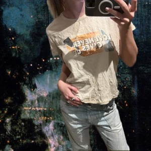 Tshirt med tryck - Sjukt snygg tshirt med tryck på framsidan! 