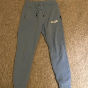 Hoodrich byxor - Säljer mina hoodrichbyxor. Dem är i mycket bra skick. Strl M. 