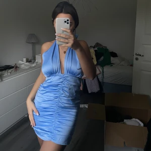 Klänning från Gina  - Knappt använda storlek 36 