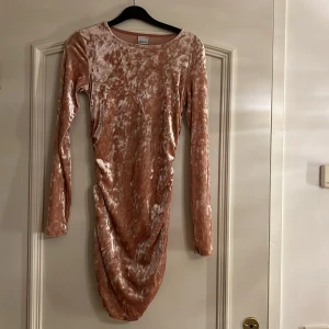 Klänning - Klänning från ginatticot 