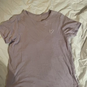 T-shirt - Säljer pågrund av att den inte kommer till användning längre