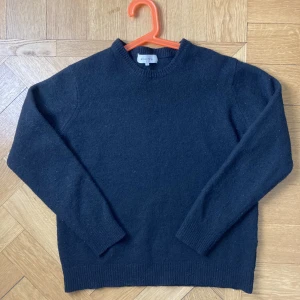 Sweater - Black pure wool sweater