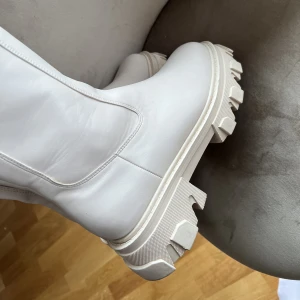 Boots - Sparsamt använda. Väldigt sköna för att vara från SHEIN. 140kr NU120