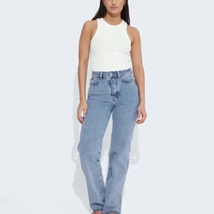 Raka blåa jeans - Ett bar blåa straight jeans från bikbok💓