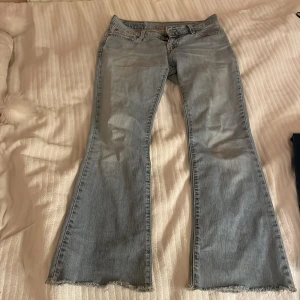 Levis jeans - Super fina Levis jeans, helt slutsålda, vintage, passar perfekt på mig som är 156