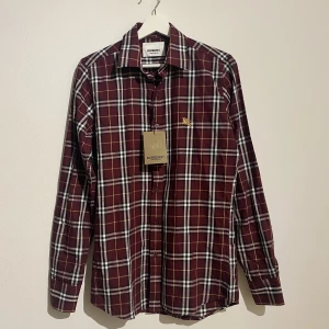 Burberry skjorta stl S - Aldrig använd burberry skjorta i storlek S