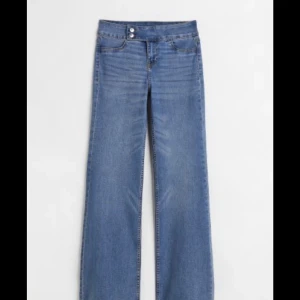 Hm Jeans  - Så fina bootcut jeans som inte kommer till användning  Färgen ser ni på första bilden 
