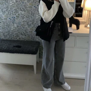 Gråa Jeans - 100kr + frakt💕 som nya!!