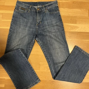 Wrangler jeans - Bootcut Wrangler jeans, använda men i super skick. 