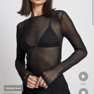 Festtopp - Så snygg svart meshtopp ifrån NA-KD i strl S, endast använd 1 gång🤍🤍spårbar frakt 54 kr