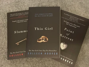 Slammed series - Slammed serien av Colleen Hoover. Började på den första boken, sedan dess har jag inte haft tid med att läsa och då säljer jag serien. Obs köparen står för frakten