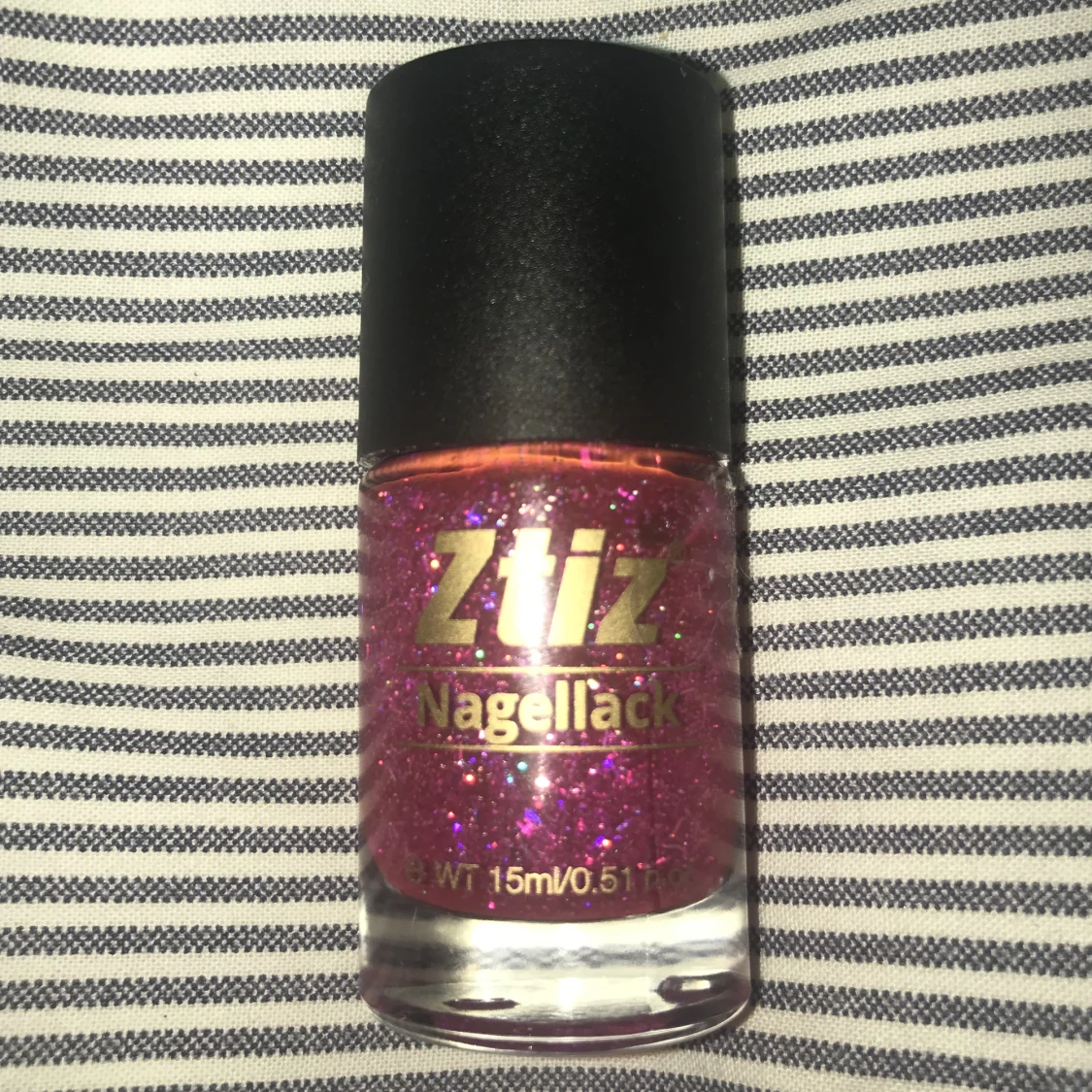 Nagellack glittrigt