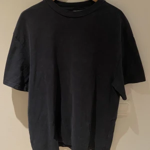 T-shirt  - Mörkblå heavyweight t-shirt 