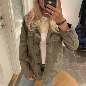 Lexington jacka  - Svin snygg tunn jacka/kappa från Lexington. Nästan oanvänd. Nypris 2500kr 🔥