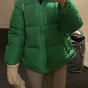 Jacka  - En jacka från hm som är i grön! 